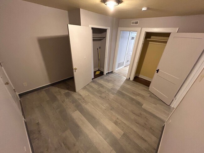 Building Photo - Maple1511-1513