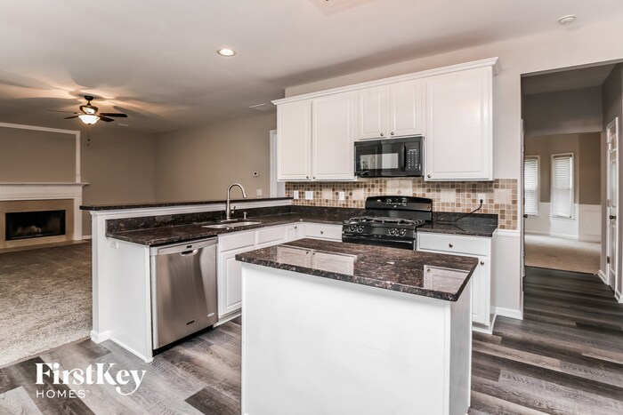 Building Photo - 3215 Maple Terrace Dr