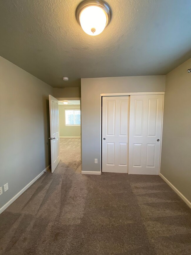 Building Photo - Beautiful 3 bedroom with bonus loft area i...