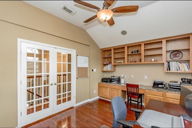 Building Photo - 303 N Elder Grove Dr