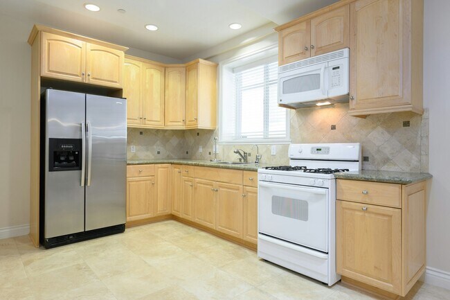 Building Photo - 217 S Irena Ave