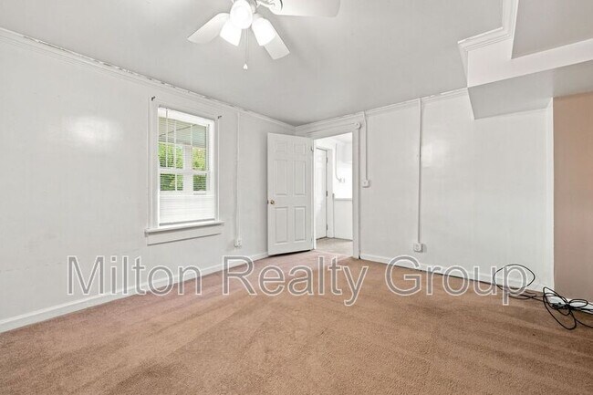 Building Photo - 101 E Woodall St