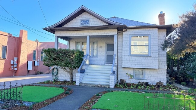 Building Photo - 2128 San Antonio Ave