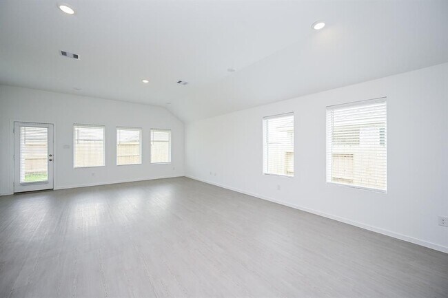 Building Photo - 26811 Tree Mallow Dr