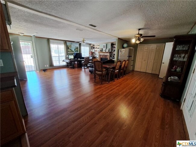 Building Photo - 2308 Lily Dr