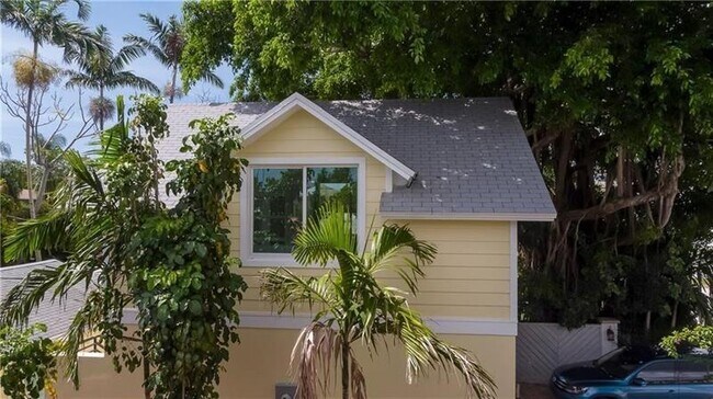 Building Photo - 824 NE 17th Way