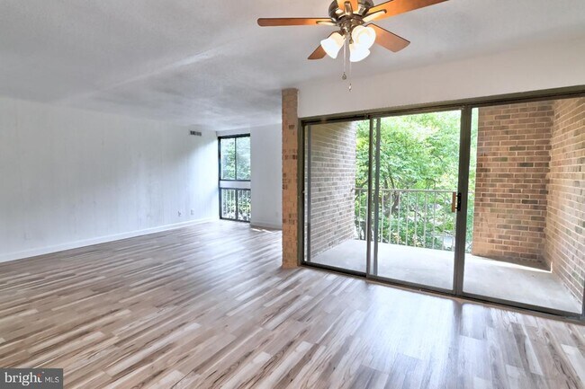 Building Photo - 1580 Moorings Dr