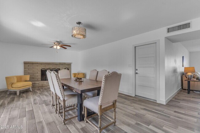 Building Photo - 2447 E La Jolla Dr