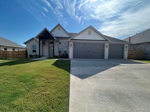 Building Photo - Spacious 4 Bed, 2.5 Bath Home in Pea Ridge!