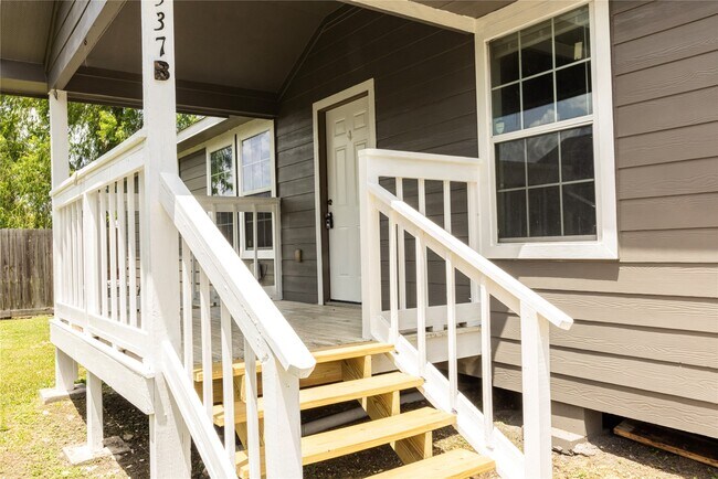 Building Photo - 537 Cottontail Dr