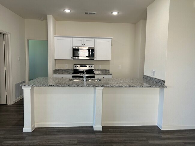 Building Photo - 778 Yorkshire Dr