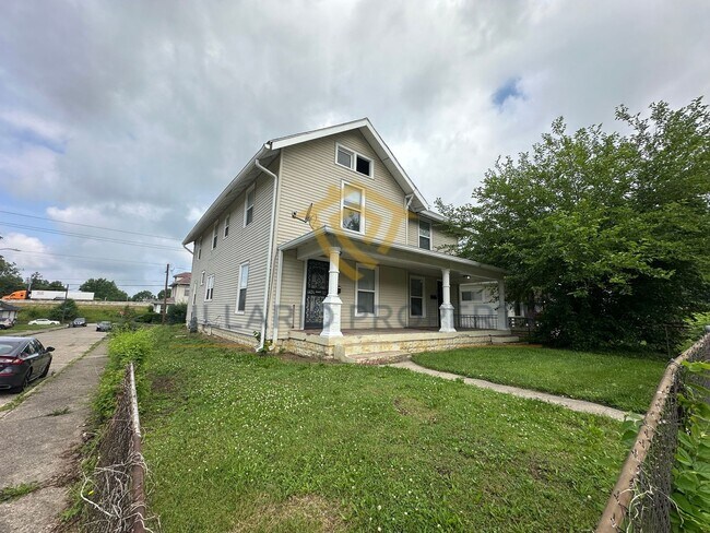 Primary Photo - 2704-2704 Highland Pl