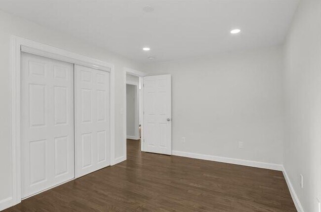 Building Photo - 428 Mower St