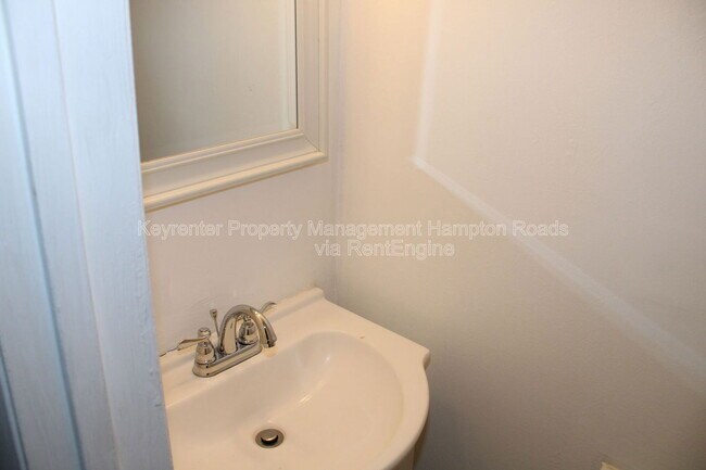 Building Photo - 5776 W Hastings Arch