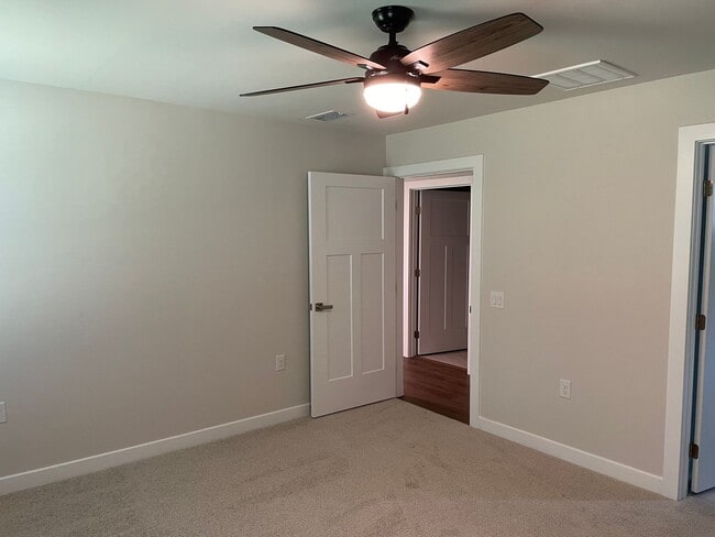 Building Photo - 3 Bedroom 2 Bathroom House In Hickman's Cr...