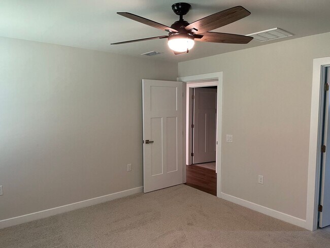Building Photo - 3 Bedroom 2 Bathroom House In Hickman's Crossing