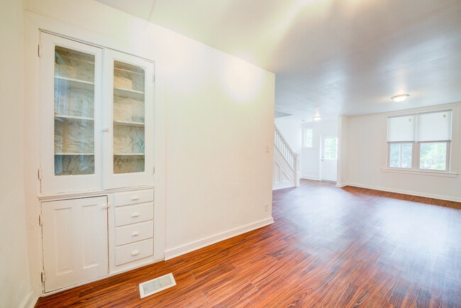 Building Photo - AVAILABLE AUGUST 2026 - RENOVATED 2+ Bedroom Home in MT. WASHINGTON!