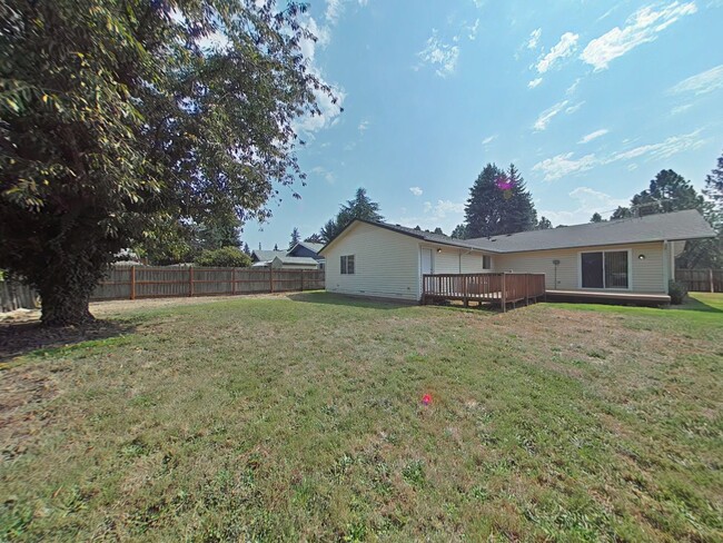 Building Photo - Charming 4 Bedroom House ~ Albany