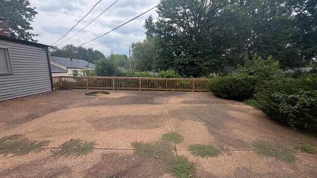 Building Photo - 1430 Golden Dr