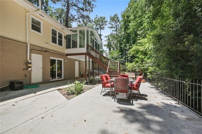 Building Photo - 2066 Amberwood Way NE