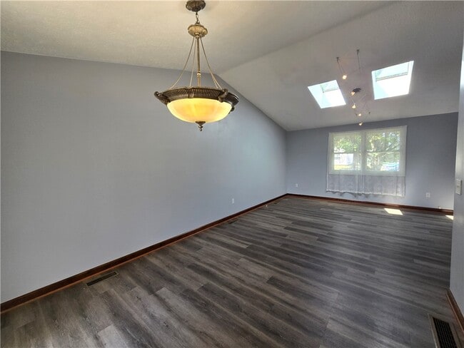 Building Photo - 237 Countess Dr