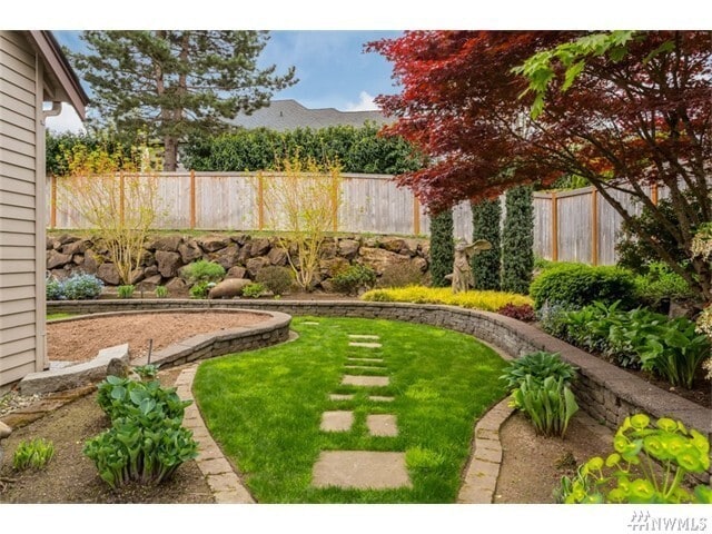 Building Photo - Exceptional 3 Bed, 2.5 bath in Sammamish w...