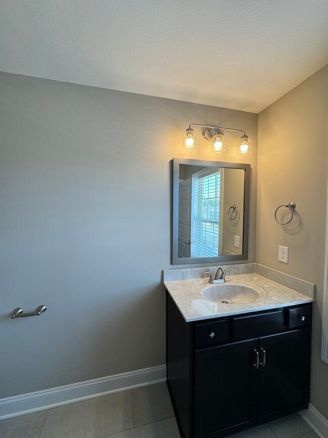 Building Photo - Gorgeous, Like New Home For Rent in Sango!