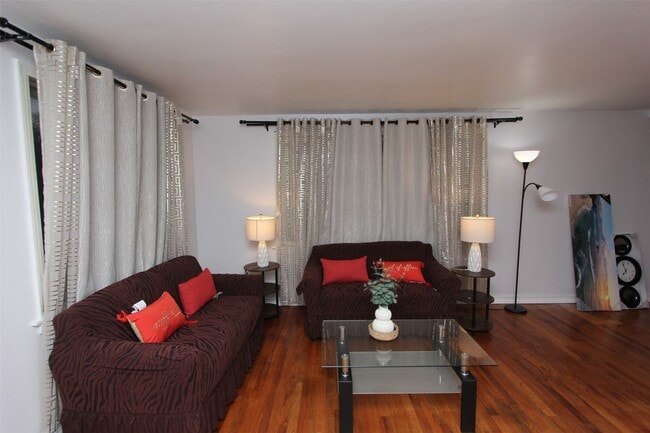 Building Photo - 701 Delano Ave