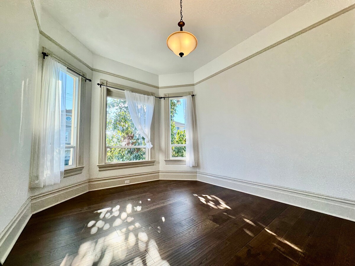 Building Photo - 1054 24th St