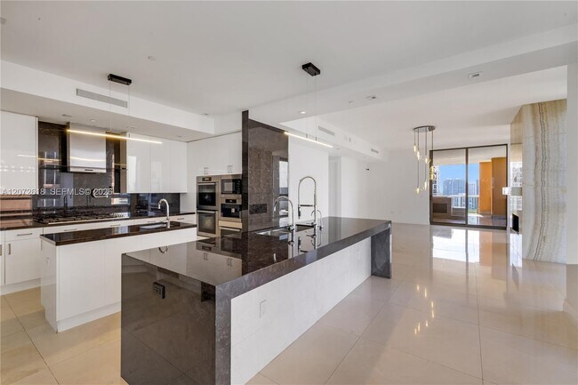 Building Photo - 17749 Collins Ave