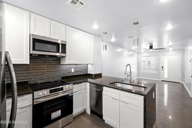 Building Photo - 1390 Monte Vista Ave