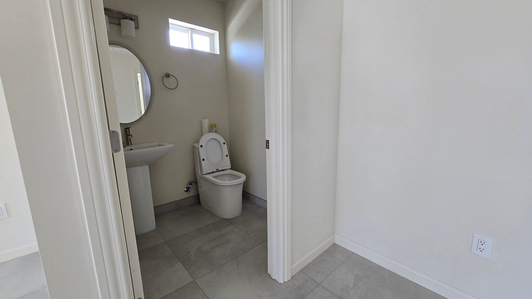 Building Photo - 10931 Hayvenhurst Ave