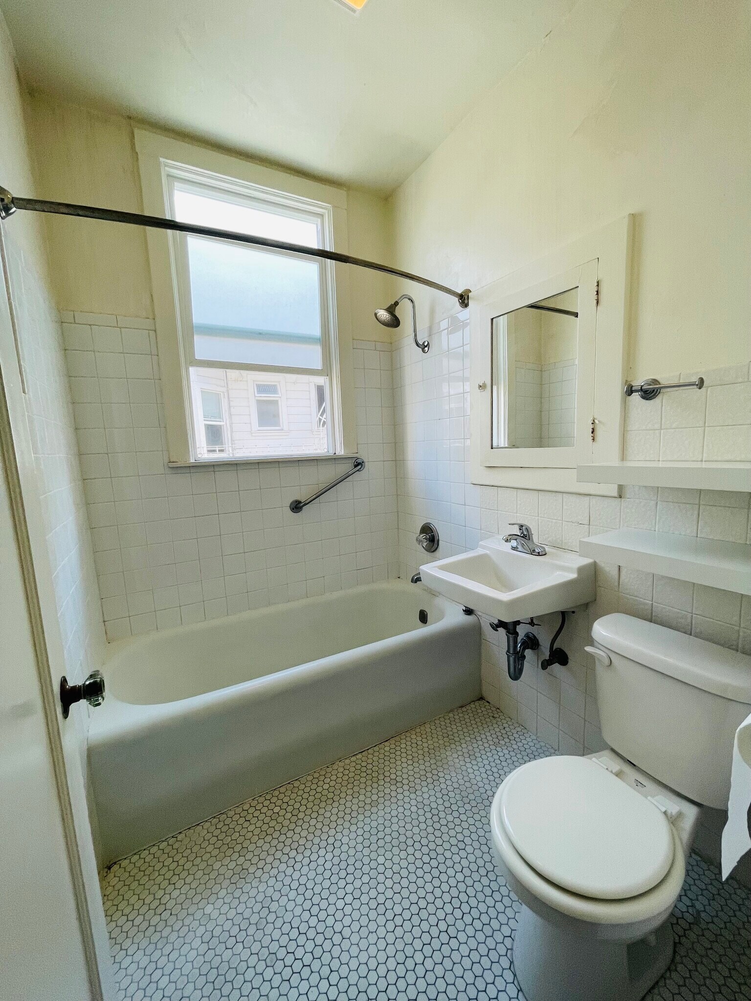 Building Photo - 1225 Bay St