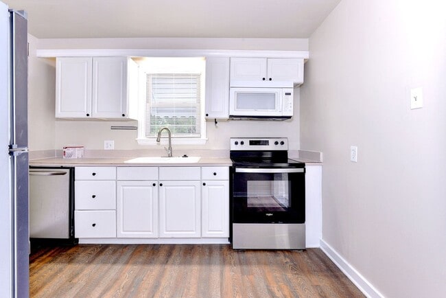 Building Photo - 606 Yorktown Rd