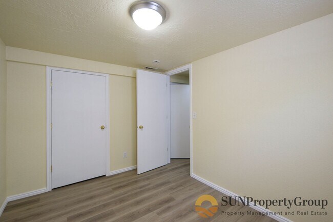 Building Photo - Newly Updated Liberty Wells Duplex!!