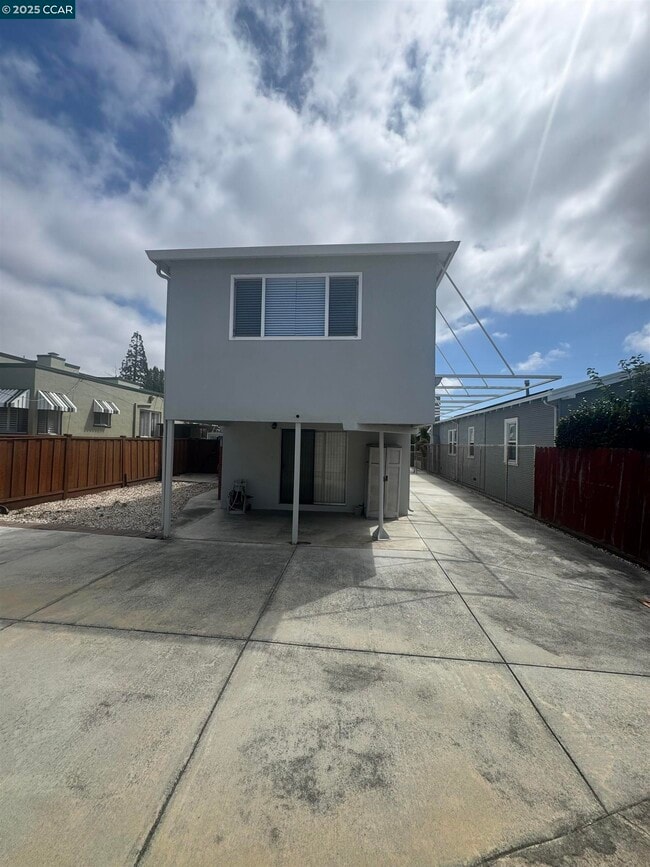 Building Photo - 674 Maud Ave