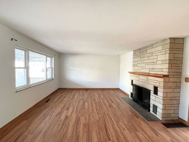 Building Photo - 1021 W Virginia Ave