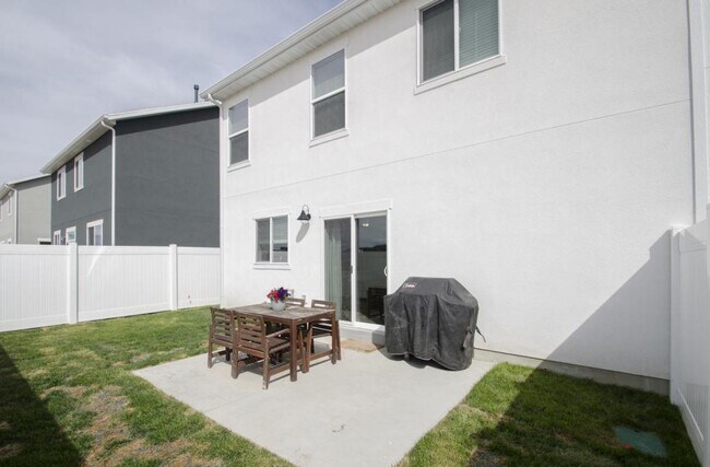 Building Photo - 3893 S 3100 W