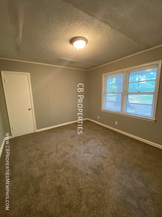 Building Photo - Move In Promos to choose from!