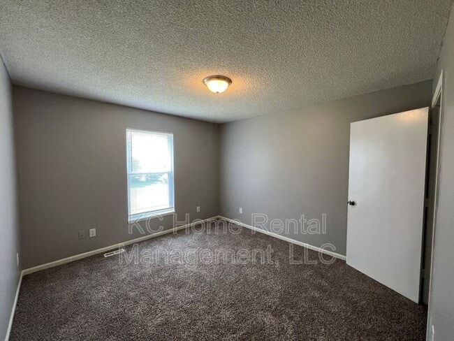 Building Photo - 610 Susanne Ct