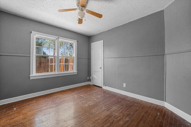 Building Photo - 2402 Avenue U