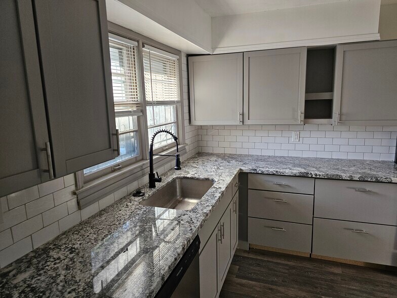 Building Photo - 5240 Highland Ave