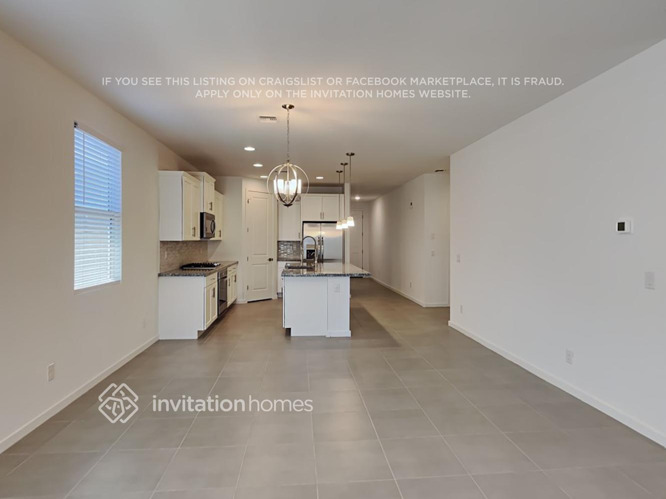 Building Photo - 17705 W Pinnacle Vista Dr