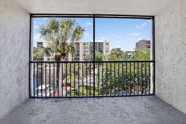 Building Photo - 11 Royal Palm Way