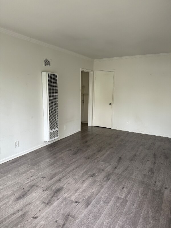 Building Photo - 2140 Beachwood Dr