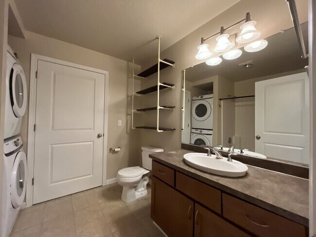 Building Photo - Spacious 904 Sq Ft Home in Bethany with Garage Parking, Washer/Dryer & Modern Kitchen Features