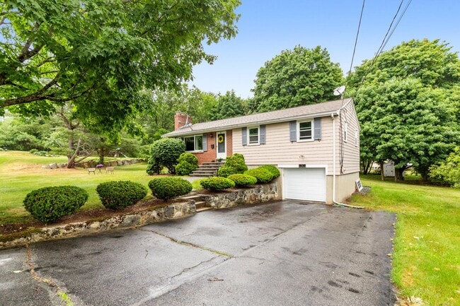 Building Photo - 10 Cedar Ridge Dr