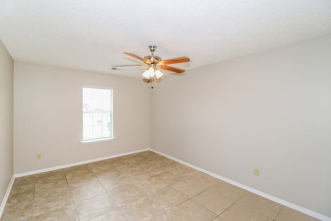 Building Photo - 5898 Hickory Greene Cove