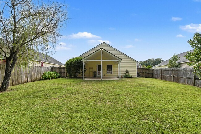 Building Photo - 109 Larkspur Dr