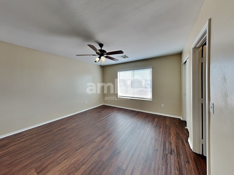 Building Photo - 1217 S 121st Dr